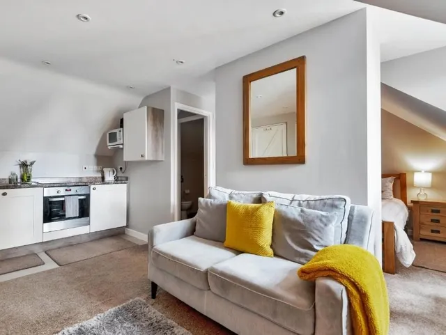 Hamble Retreat Studios and Lodge