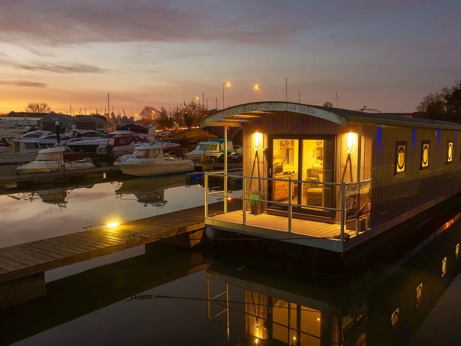 Floating Eco Lodge on the River Hamble