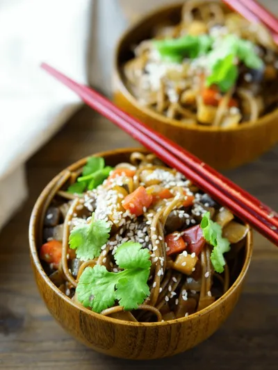 Chilli-flavoured appetizer of noodles and vegetables at Kams Palace